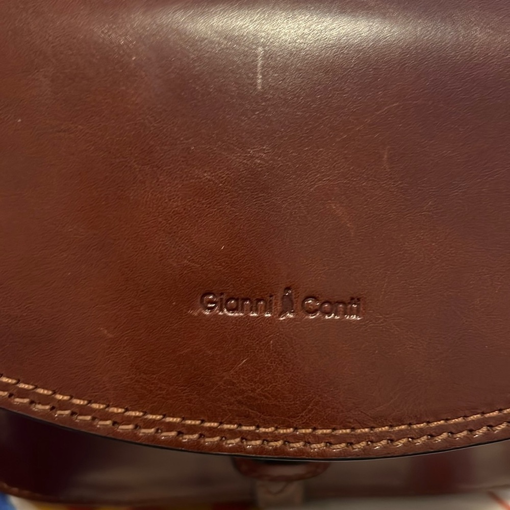 Gianni Continue genuine leather purse.